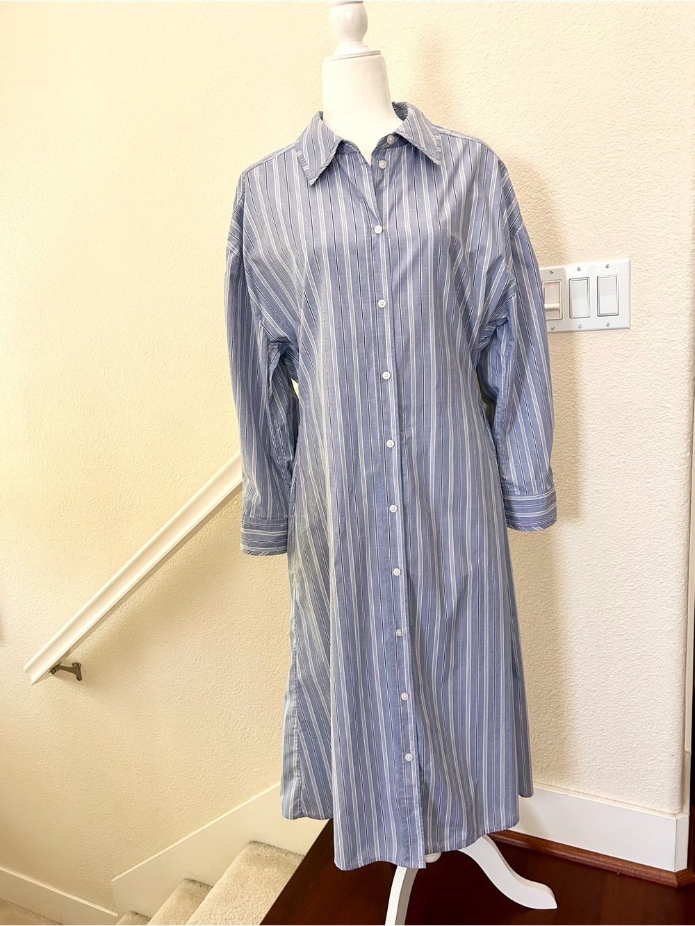 COS Pinstriped Cotton Midi Shirt Dress Blue White
Stripe - Women's US 10 / EU 42 - Picture 5 of 16